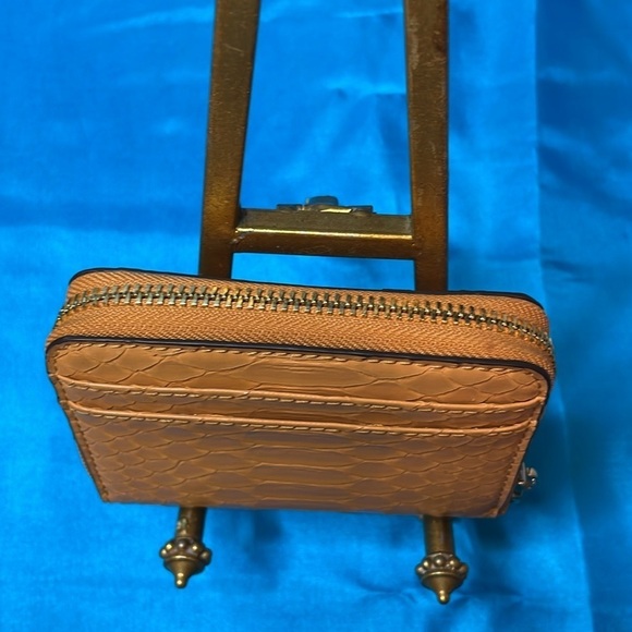 Michael Kors Jet Set Card Wallet NWT in Cider Gold “Alligator” Embossed - Picture 4 of 7